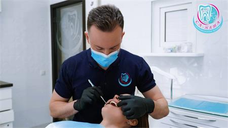 Методи лікування мікротріщин на зубах включають: