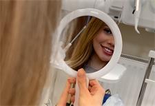 Профессиональная чистка зубов у стоматолога в сети клиник «СА-НАТА» Киев
