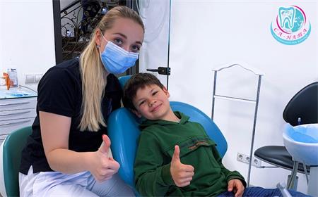 Лікування дитини у стоматолога