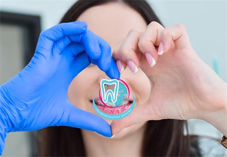 Професійне чищення зубів ультразвуком
