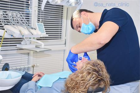 Установка импланта швейцарского производства премиум-класса Straumann в стоматологической клинике 