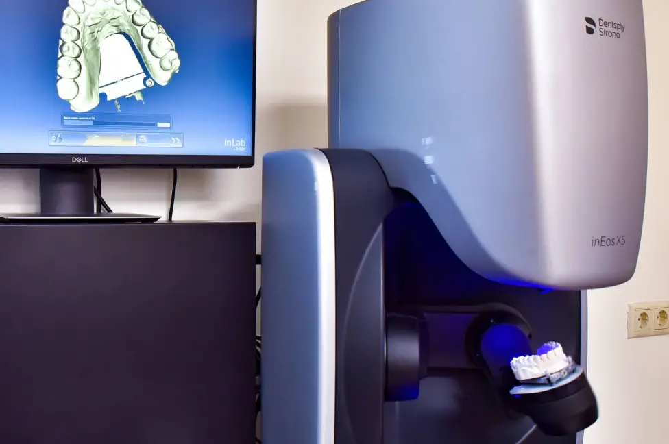 Кофе машина и телевизор в стоматологии