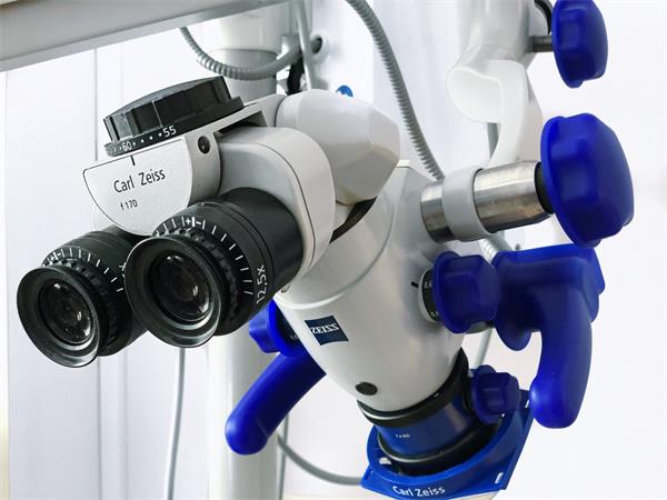 Лікування каналів під мікроскопом