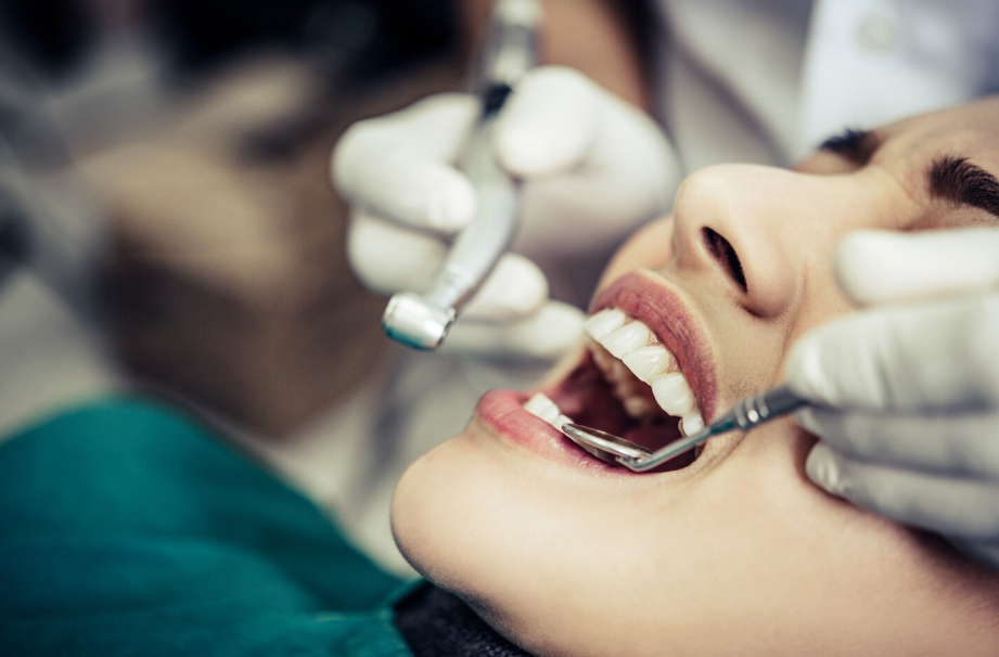 Лечение зубов под микроскопом