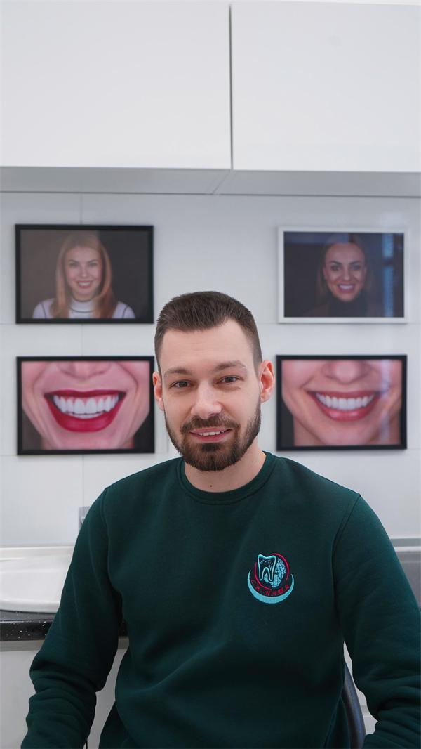 Стоматолог